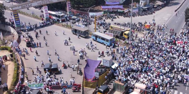 Stir against privatisation intensifies as Vizag steel plant employees call for Bharat Bandh