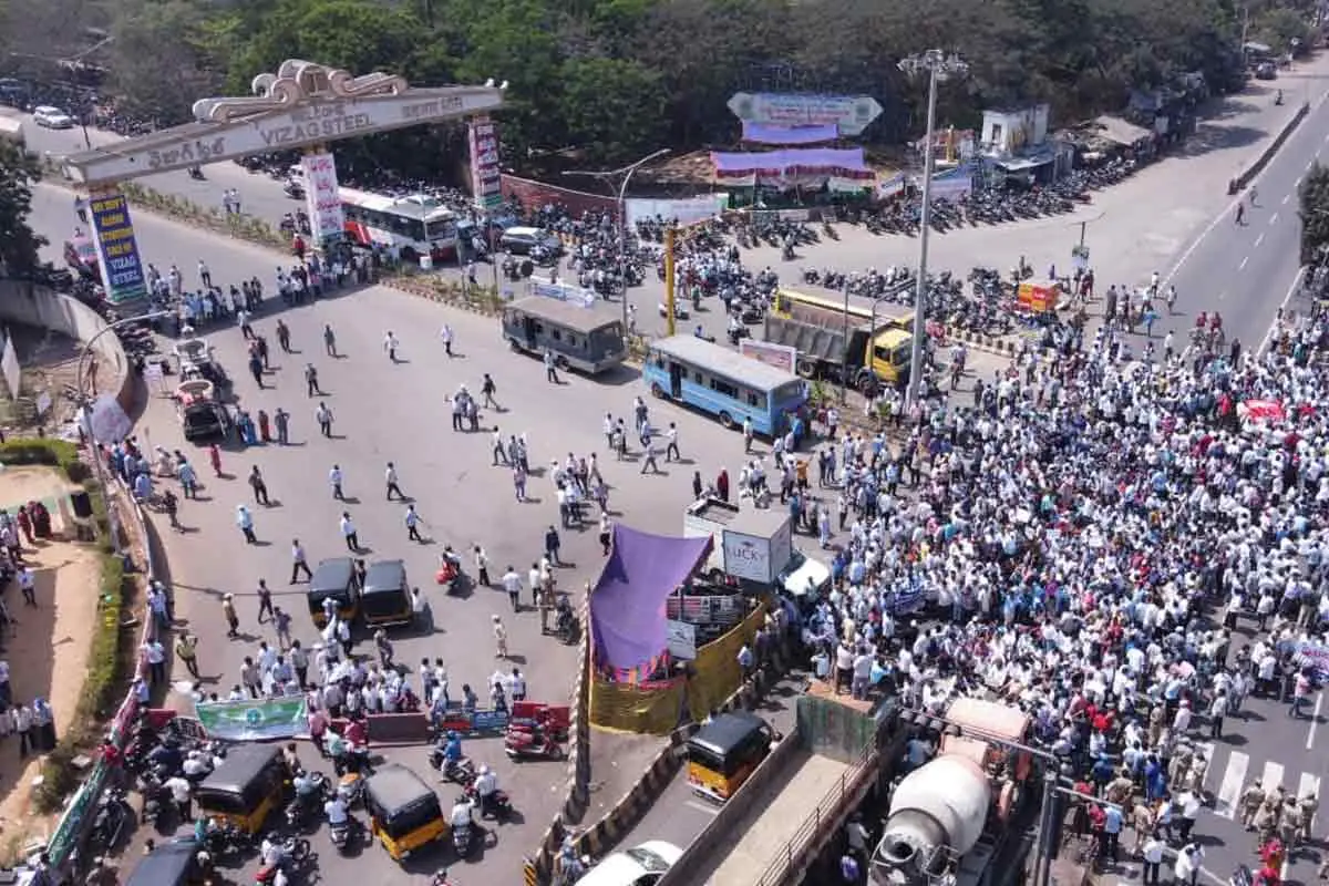 Stir against privatisation intensifies as Vizag Steel Plant employees call for Bharat Bandh