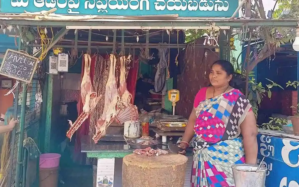 Ban on sale of meat on Sunday in Visakhapatnam; rush at meat markets