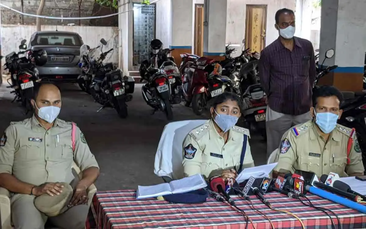 8 arrested by Vizag Police for the attack on the PG student at KGH