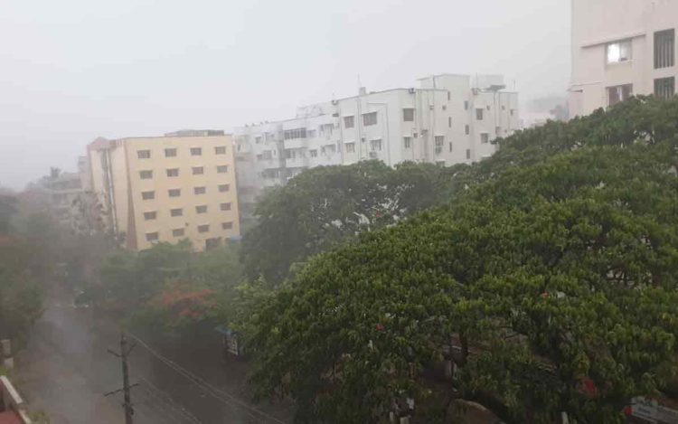 Thunderstorms and Lightning to continue in Vizag over the next 5 days