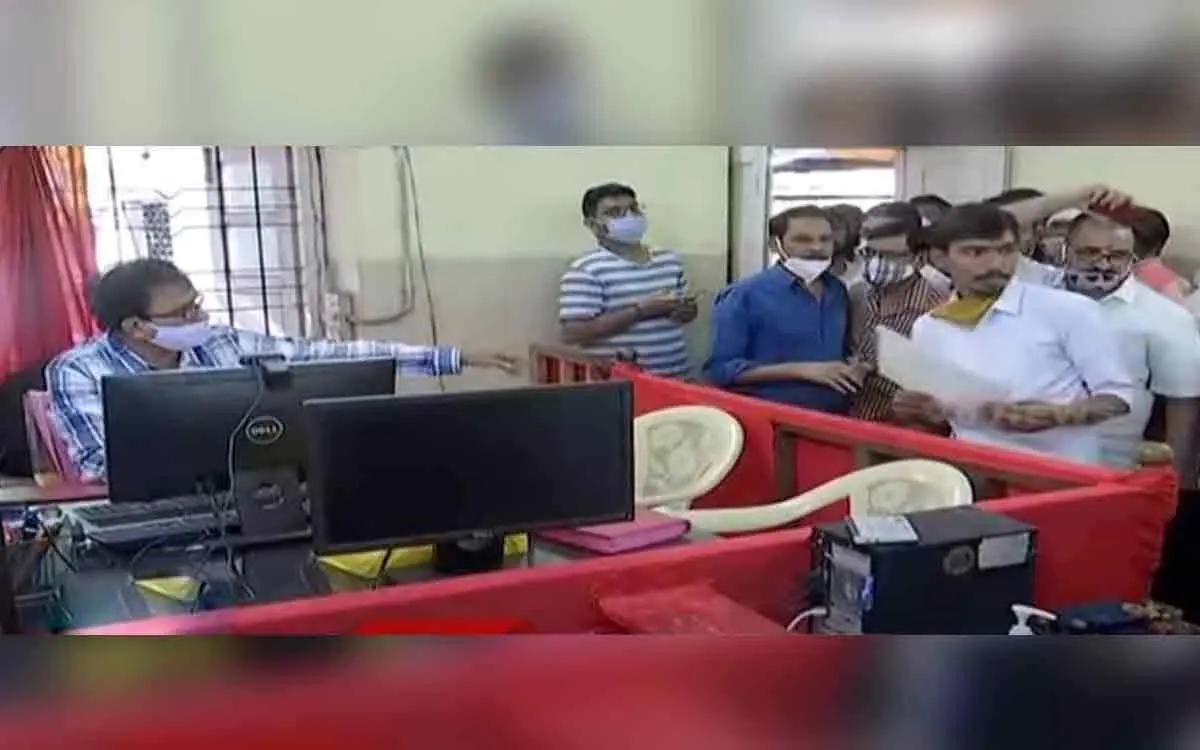 Working hours of the District Registrar office in Visakhapatnam changed