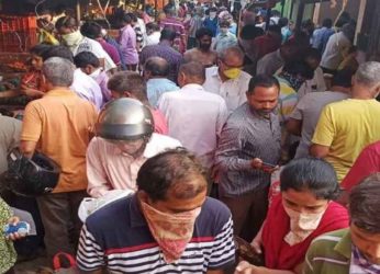 Rush at Visakhapatnam rythu bazaars; people prepare for partial lockdown