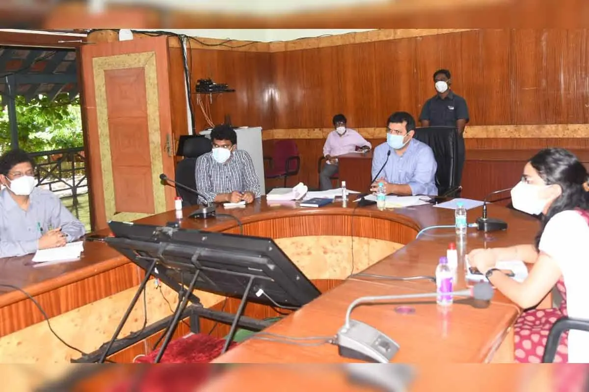 50% hospital beds meant for Aarogyasri patients in Vizag, says Collector