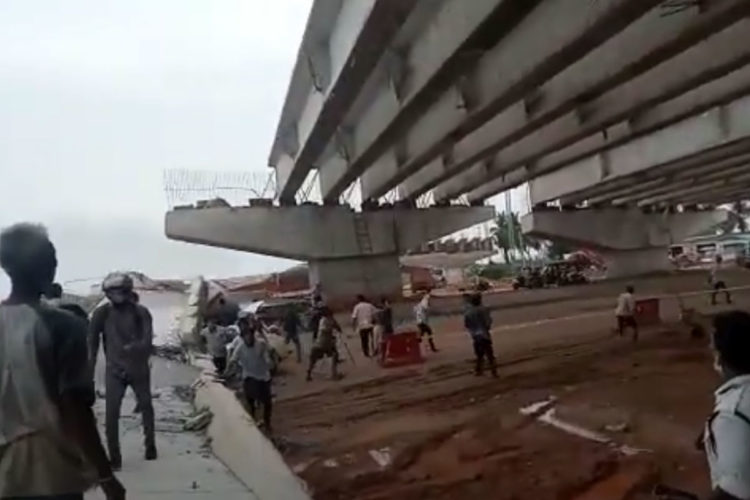 Flyover collapses in Anakapalli; 2 deaths reported so far