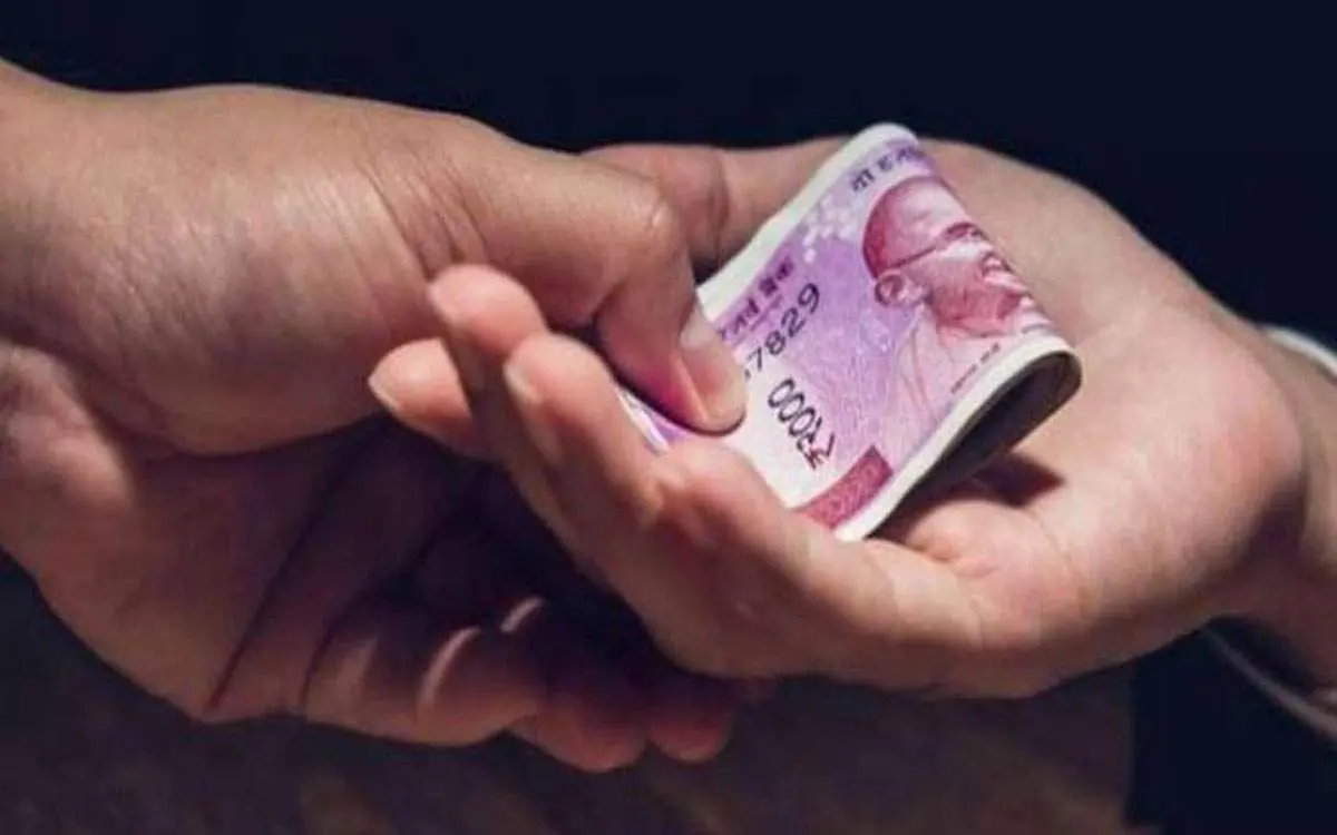 Police officer in Visakhapatnam arrested by ACB for taking bribe