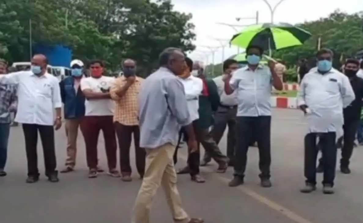 Steel plant employees block NITI Aayog CEO's path on his visit to Vizag