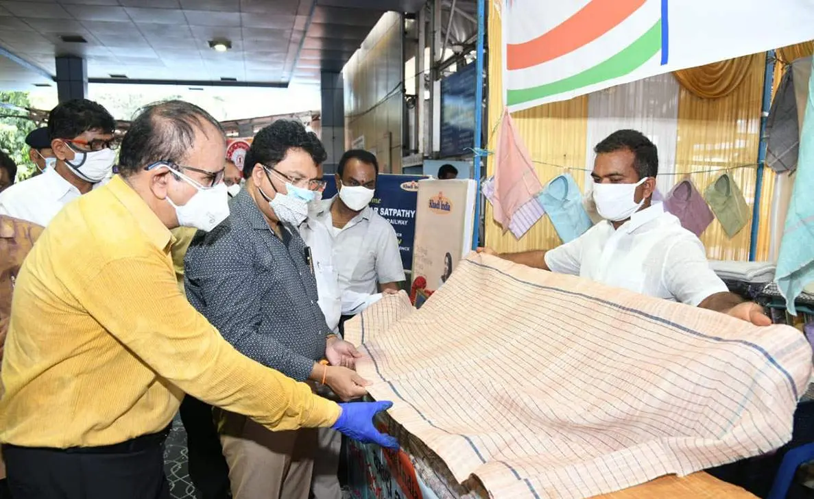 Railways promotes khadi with stalls at Visakhapatnam railway station