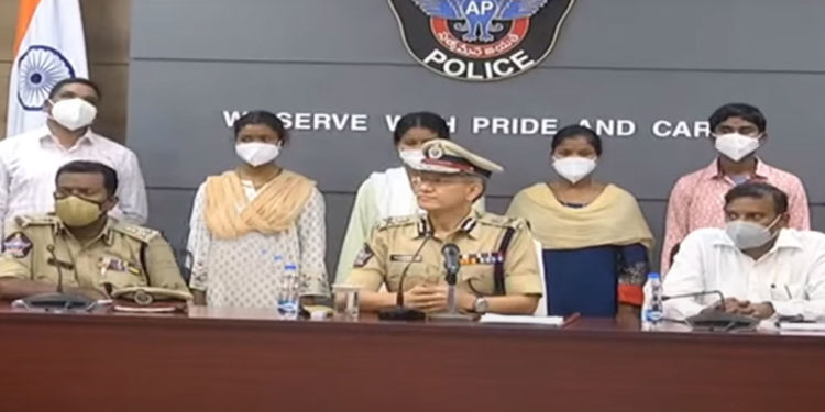 6 CPI Maoists from Visakhapatnam Agency surrender to the police