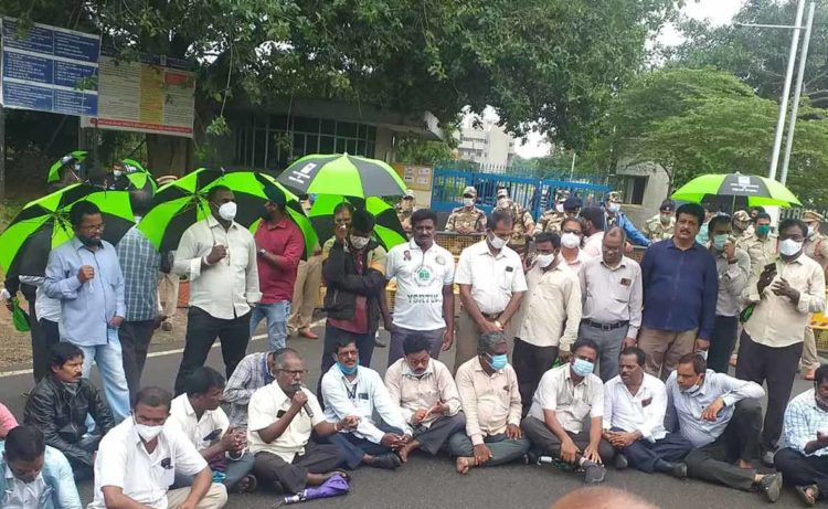 Steel Plant workers protest under the rain against RINL disinvestment, vizag