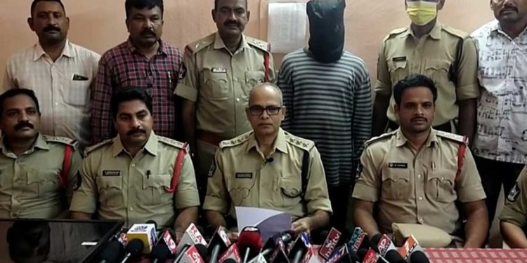 Visakhapatnam City Police arrests a man for committing multiple robberies