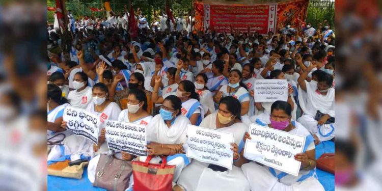 Vizag ASHA workers stage massive protests demanding their long-pending requests