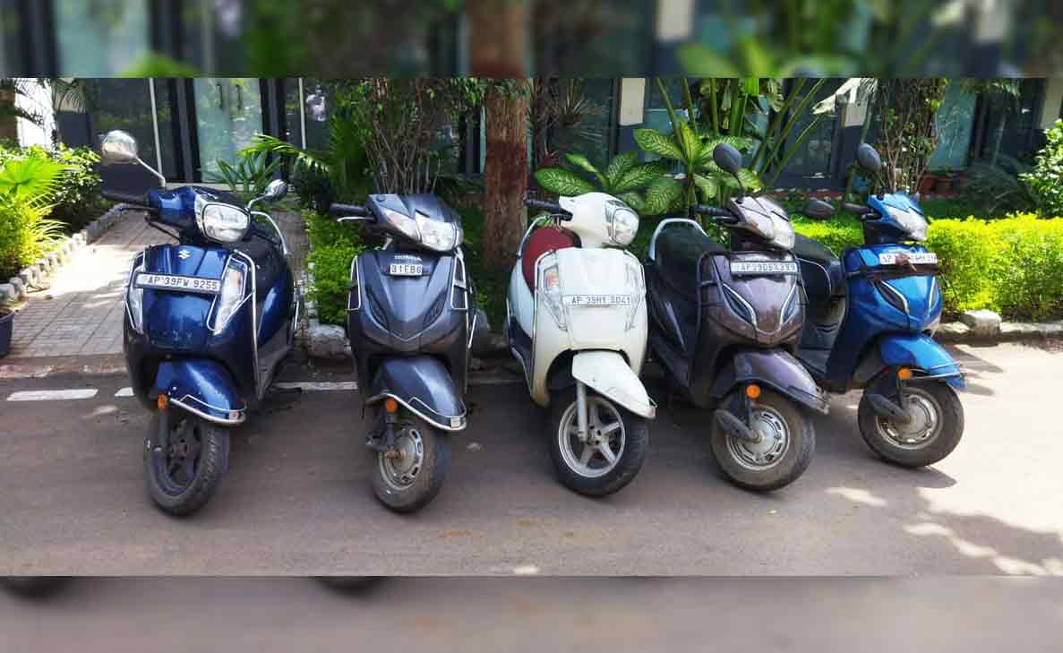 Vizag Police makes arrests in multiple chain-snatching and bike theft cases
