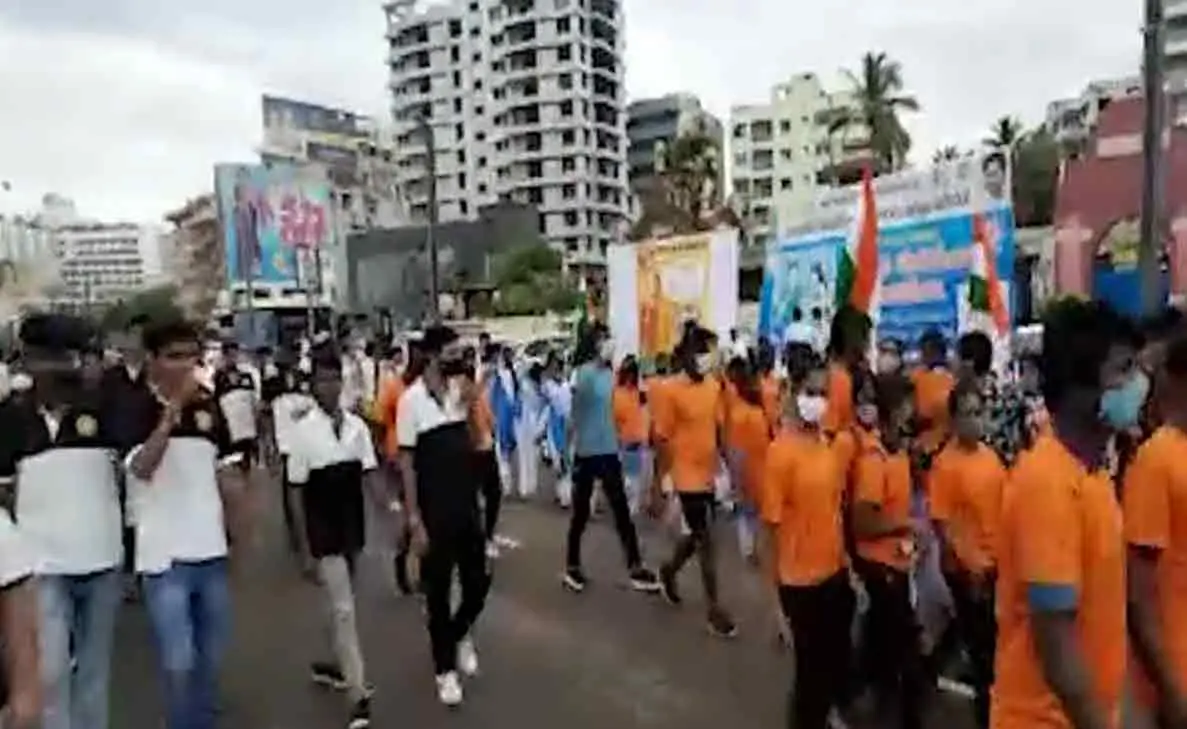 People run at RK Beach road on the anniversary of Vivekananda's speech