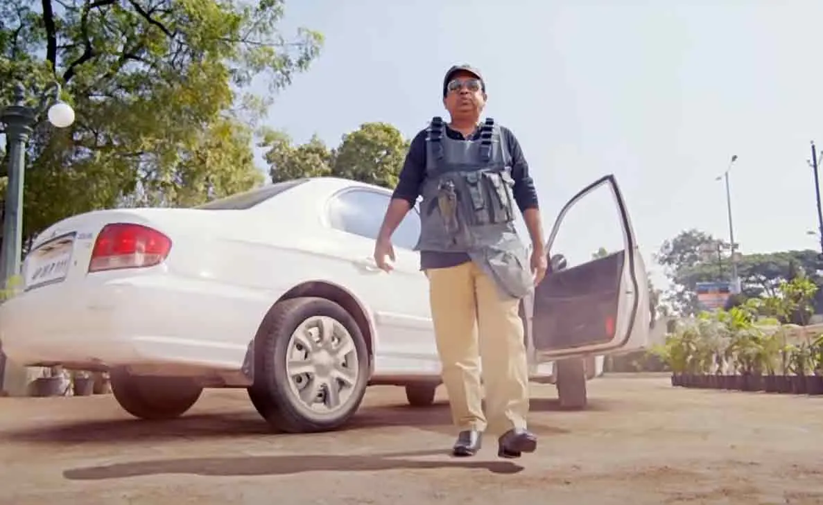 In a Gif: When Brahmanandam visits Vizag