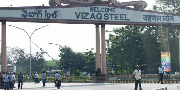 VSP workers take up ‘Vanta - Vaarpu’ programme in protest against steel plant privatisation