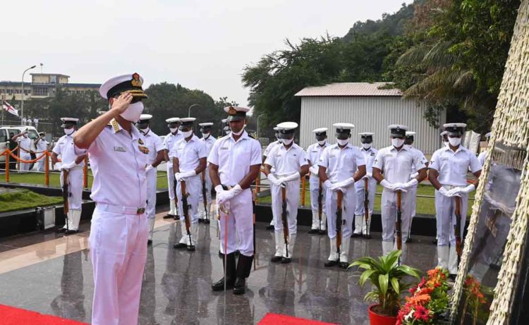 Chief of the Naval Staff Admiral Karambir Singh pays farewell visit to ENC in Vizag