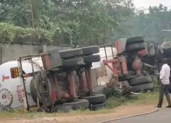 Gas leak fumes panic as LPG tanker overturns in Parawada Pharma City in Vizag