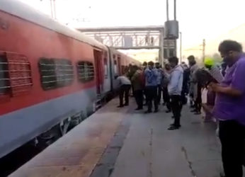 Smoke from Visakhapatnam to New Delhi bound Andhra Pradesh Express creates panic among passengers