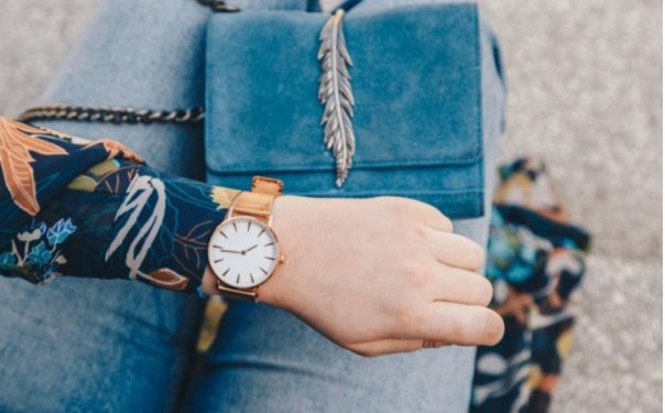 4 Analog watches for women who like to own their style