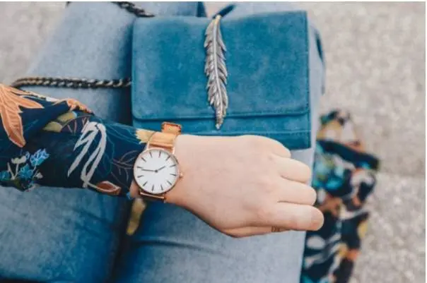 4 Analog watches for women who like to own their style