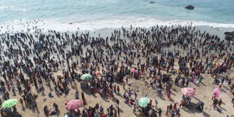 Crowds flock to Vizag beach to take a holy dip post Maha Shivarathri