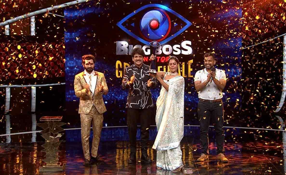 Bigg Boss Telugu Non-Stop: Bindu Madhavi lifts the Non-Stop season trophy