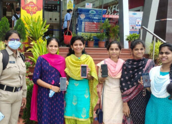 Vizag Disha Police conduct awareness drive about SOS app in the city