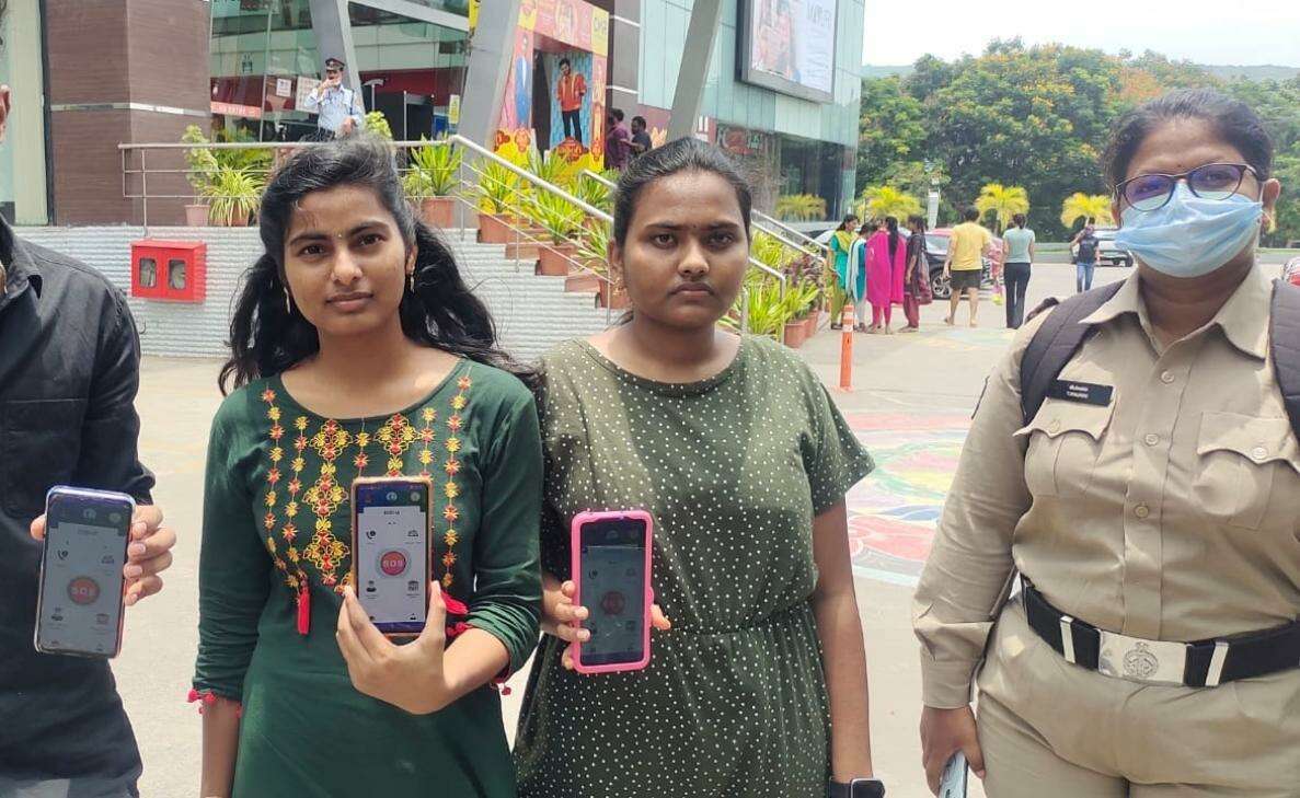 Vizag Disha Police conduct awareness drive on SOS app in the city 