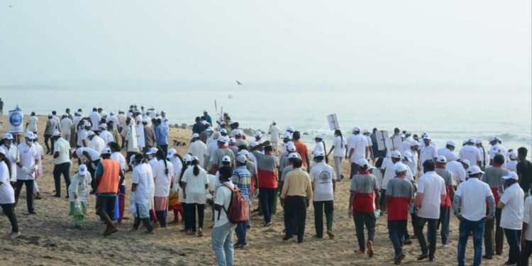 6 tonnes of plastic collected in Swatchhta Beach Clean-up in Vizag