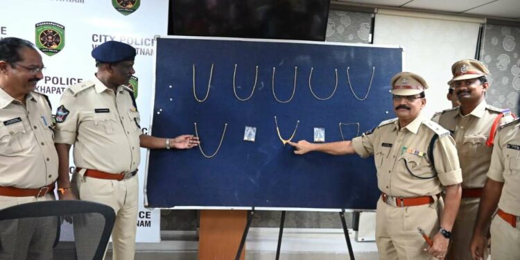 Youth arrested, 13.5 tolas of gold recovered in Visakhapatnam