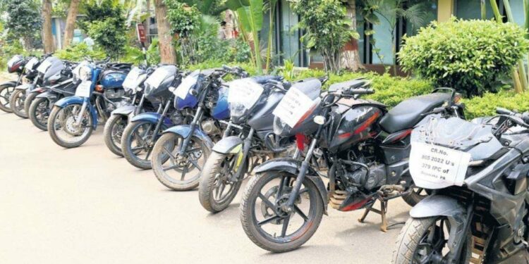 Bike robbery gang involved in ganja smuggling arrested in Visakhapatnam