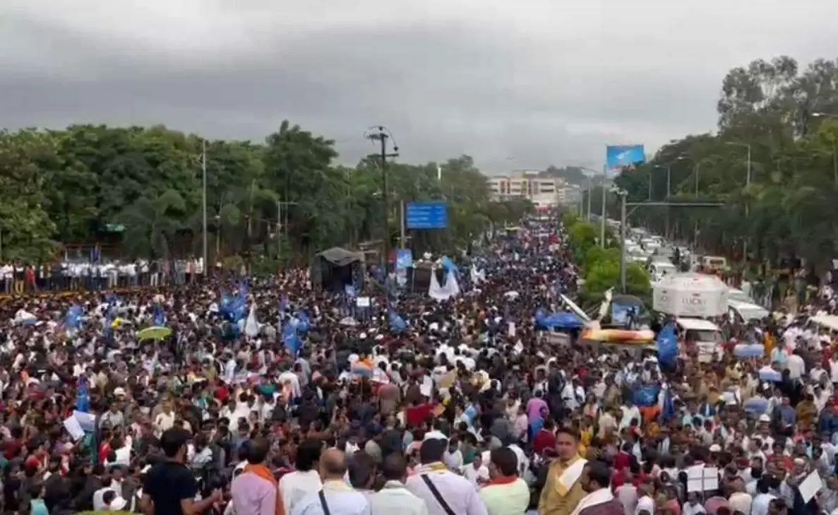 Visakha Garjana amid heavy rainfall causes traffic troubles for Vizag citizens