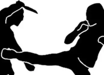 Visakhapatnam: Woman single-handedly fights four robbers at midnight