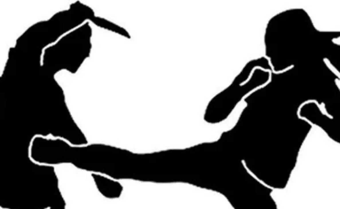 Visakhapatnam: Woman single-handedly fights four robbers at midnight