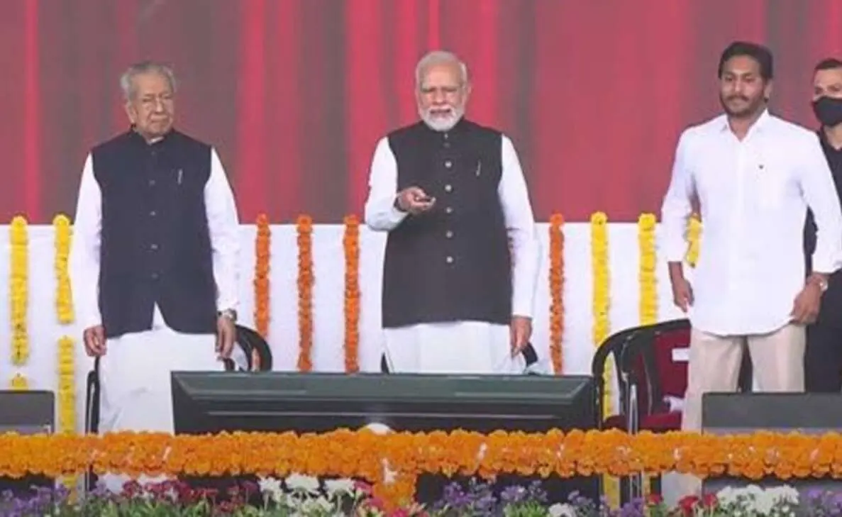 Visakhapatnam is a hub of business, says PM Modi