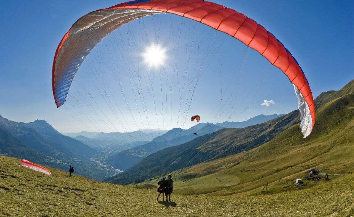 5 Best paragliding spots in India for a an adventurous 2023
