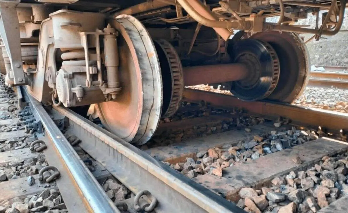 Visakhapatnam-Kirandul express derails, no casualties reported