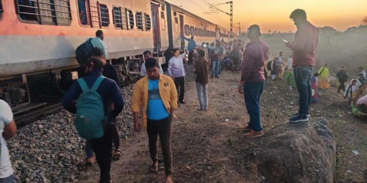 Visakhapatnam-Secunderabad Godavari Express derails, no casualties reported