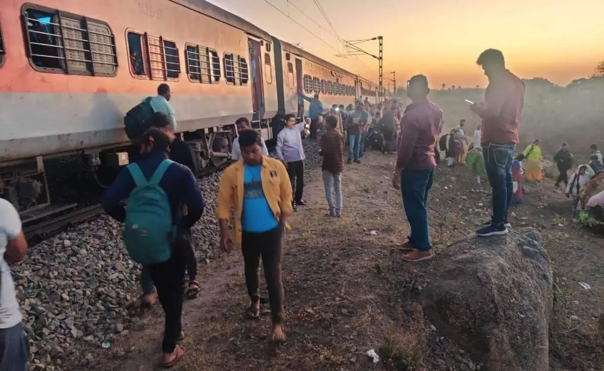 Visakhapatnam-Secunderabad Godavari Express derails, no casualties reported