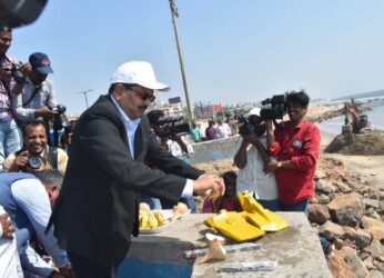 Visakhapatnam Port Authority and DCI start beach nourishment work in RK Beach