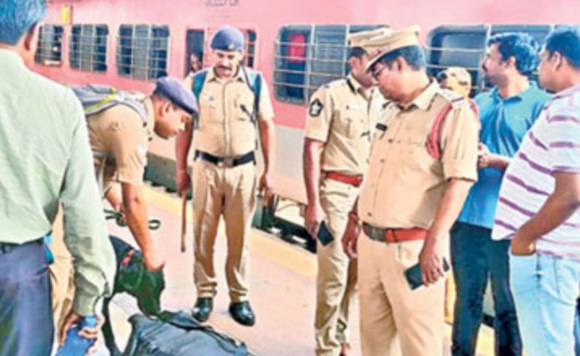 10 kilos of ganja uncovered at Visakhapatnam Railway Station, source to be ascertained