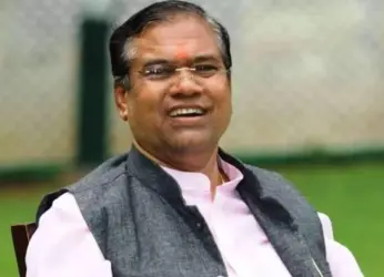 No plans to privatise Visakhapatnam Steel Plant right away, says Union Minister