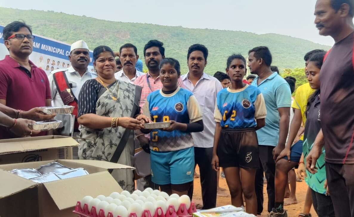 Visakhapatnam Mayor inspects facilities at summer camps organised by GVMC