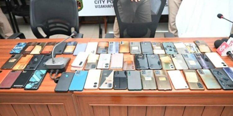 Visakhapatnam Police bust Mahadev Book online betting scam, seize cash and electronics