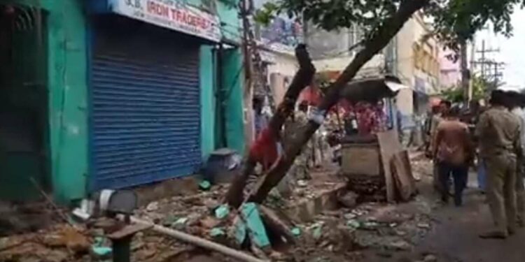Dilapidated building in One-Town area collapses after rain lashes Visakhapatnam