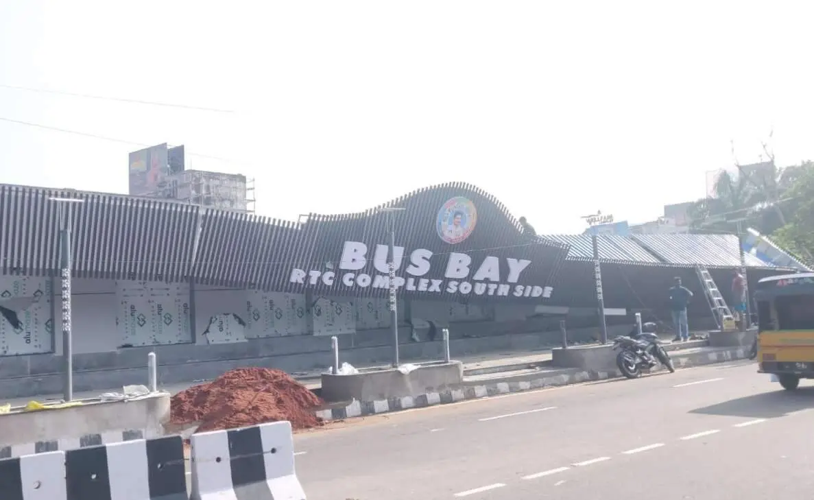 Collapse of bus shelter near RTC Complex triggers protests in Visakhapatnam