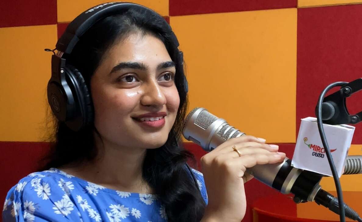 RJ Farhat set to sing her way into the hearts of Radio Mirchi Vizag listeners