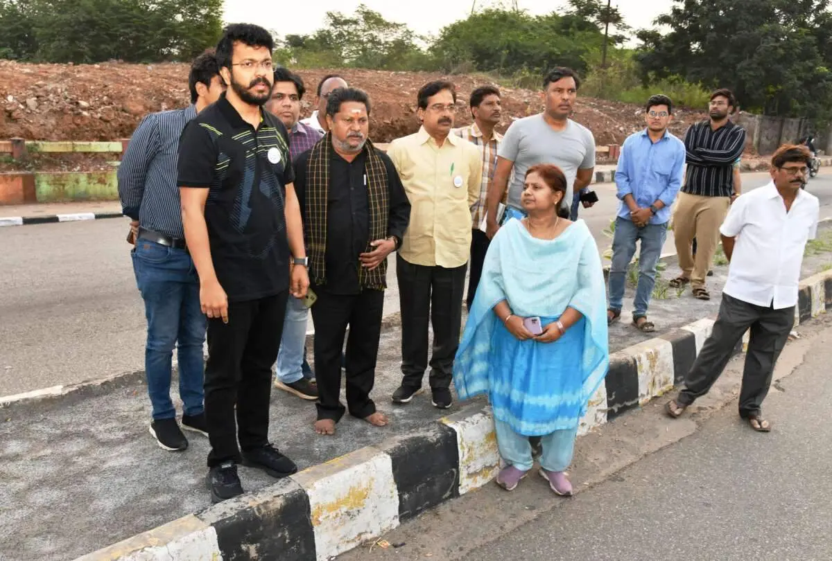 Visakhapatnam: Make the BRTS Road attractive says GVMC Commissioner