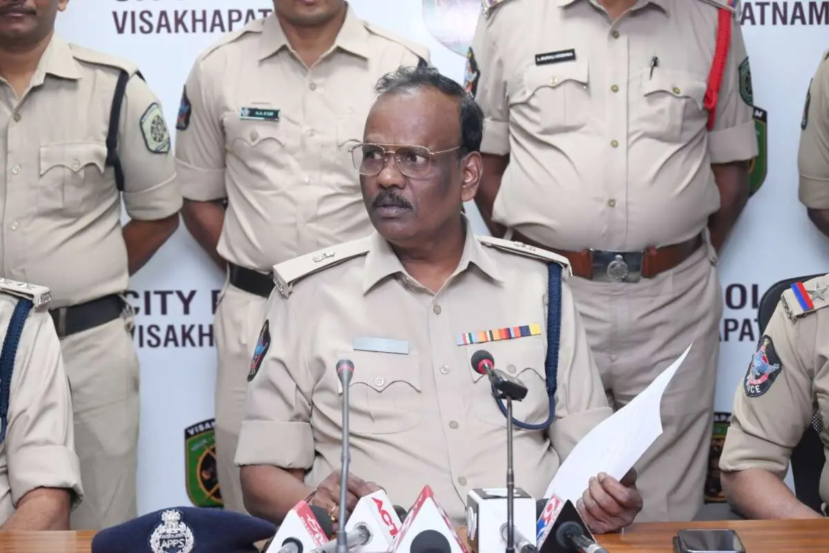 Visakhapatnam Crime: Police nab thief in SKS School gold heist
